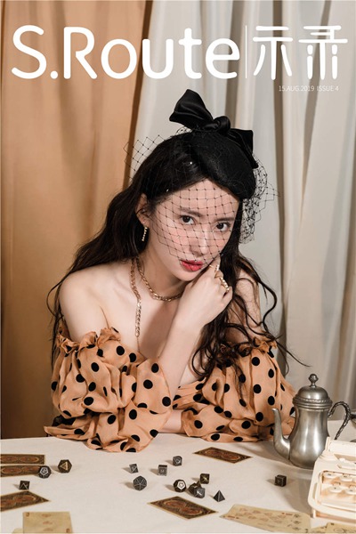 刘萌萌曝复古写真大片 优雅迷人尽显高级质感