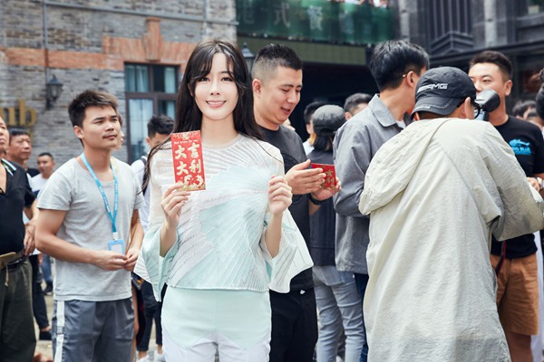 汤晶媚《一念无间》热拍 携手尹正、佟大为演绎另类“青梅”